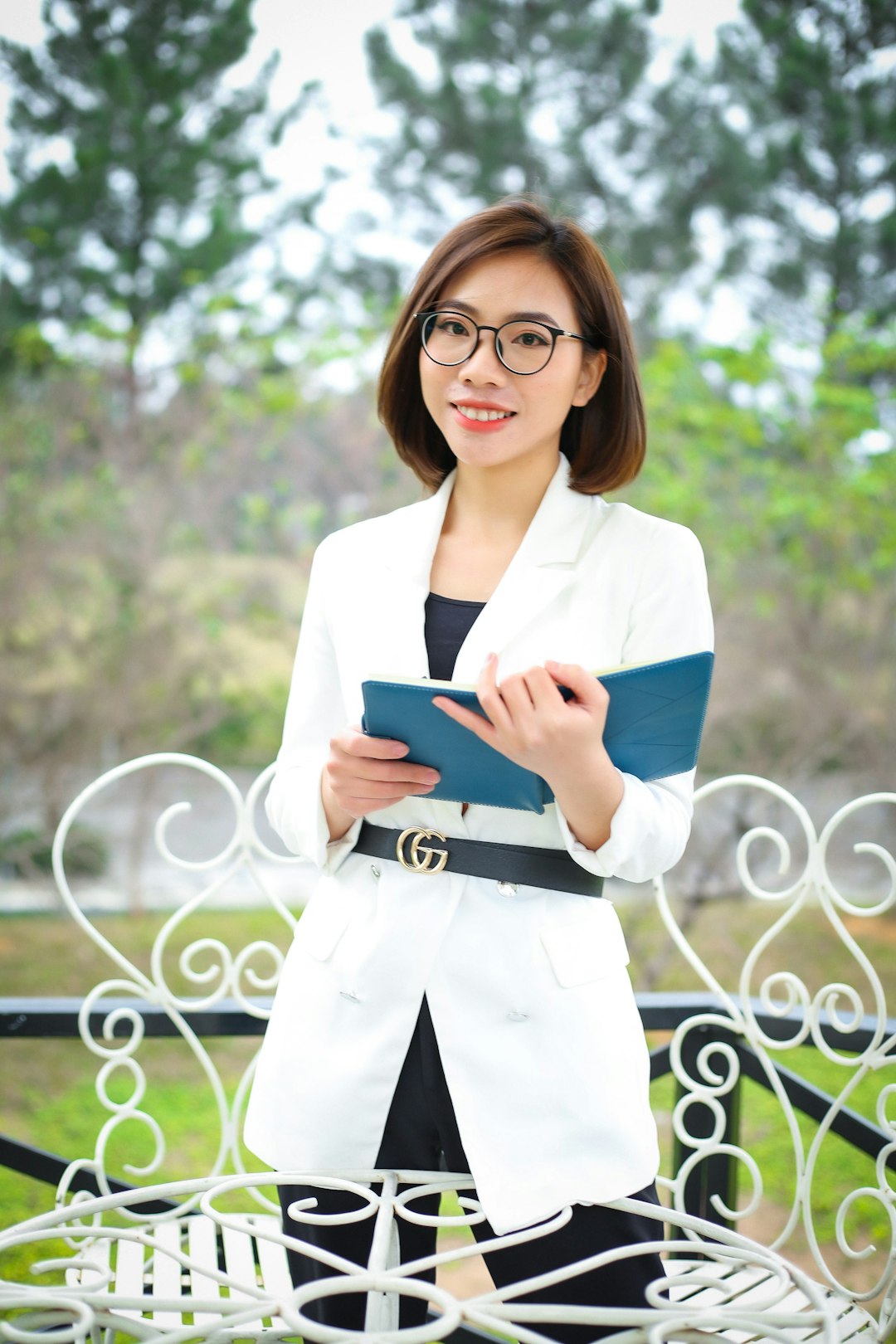 Crafting Captivating Headlines: Your awesome post title goes here